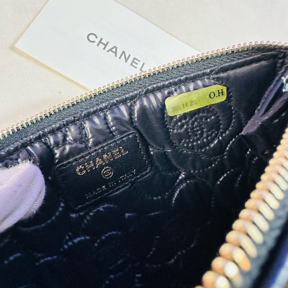 New Rare Chanel Camellia Black Gold Lambskin Embossed Leather Cosmetic Travel Po - Picture 9 of 13